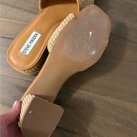 Steve Madden Tan Woven Mules with Gold Accent - Picture 3 of 4